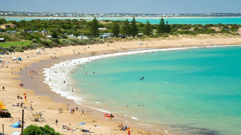 Victor Harbor beach on the Fleurieu Peninsula served by SouthRun airport transfers